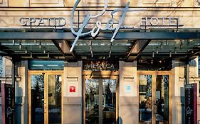 Grand Poet Hotel And Spa By Semarah